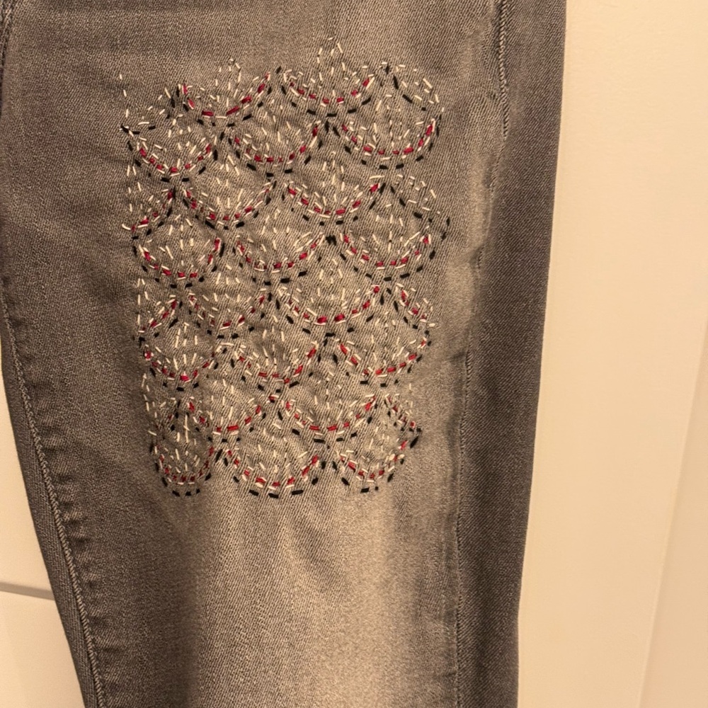 Upcycled Sashiko inspired upcycled Mother high waisted jeans - Picture 3 of 11